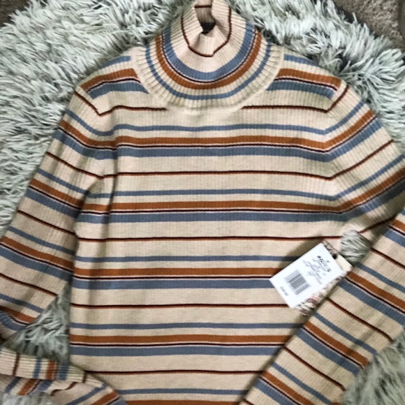 Tops - brand new long sleeve top